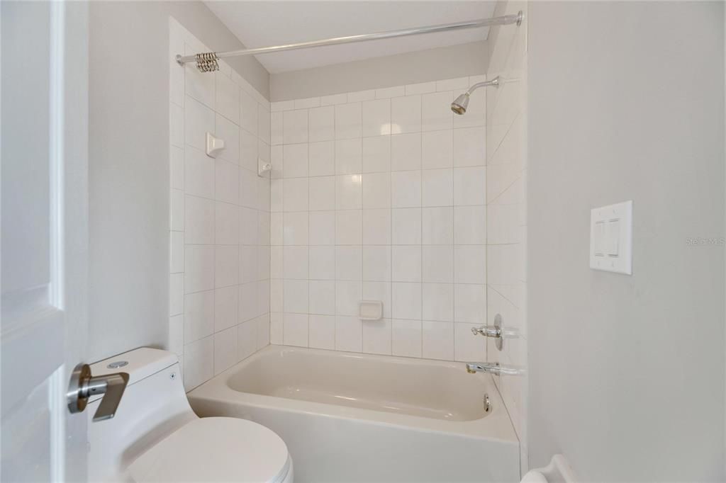 Activo con contrato: $899,000 (5 camas, 4 baños, 3304 Pies cuadrados)
