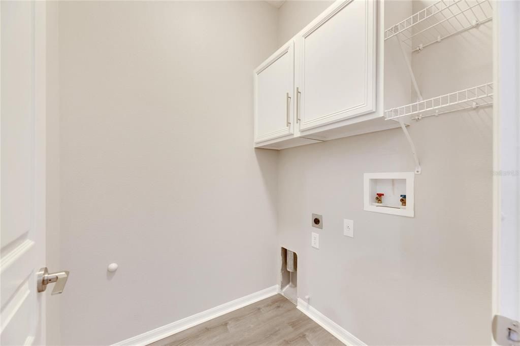 Activo con contrato: $899,000 (5 camas, 4 baños, 3304 Pies cuadrados)