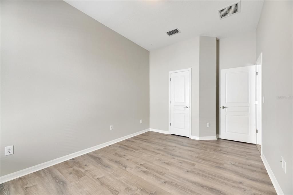 Activo con contrato: $899,000 (5 camas, 4 baños, 3304 Pies cuadrados)