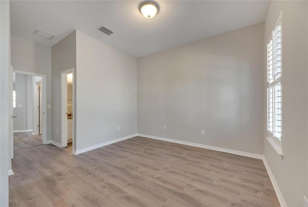 Activo con contrato: $899,000 (5 camas, 4 baños, 3304 Pies cuadrados)