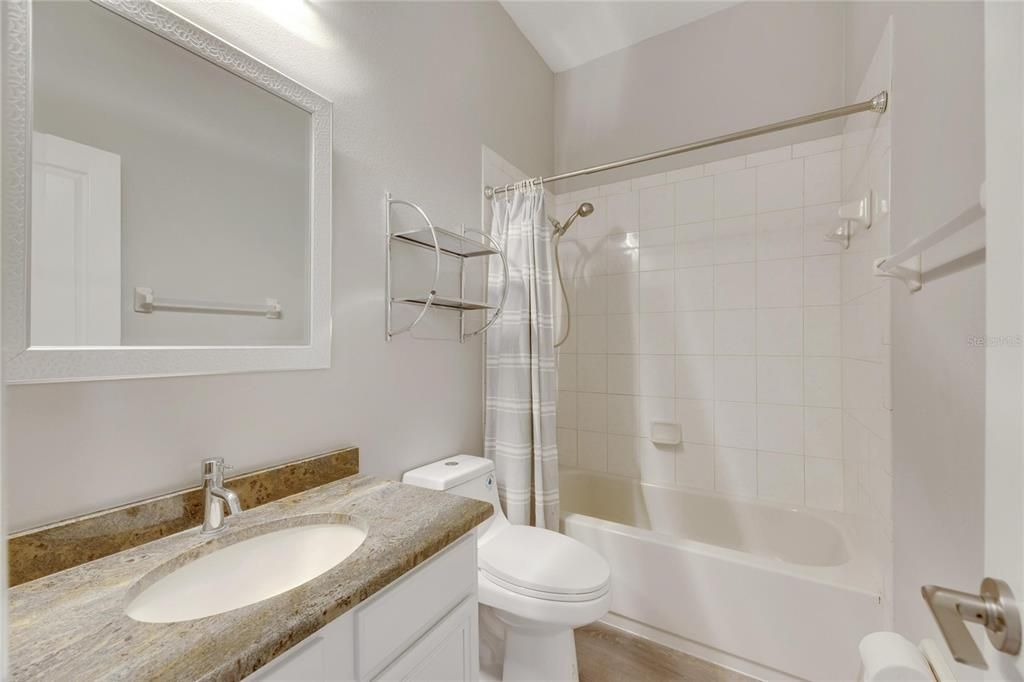 Activo con contrato: $899,000 (5 camas, 4 baños, 3304 Pies cuadrados)