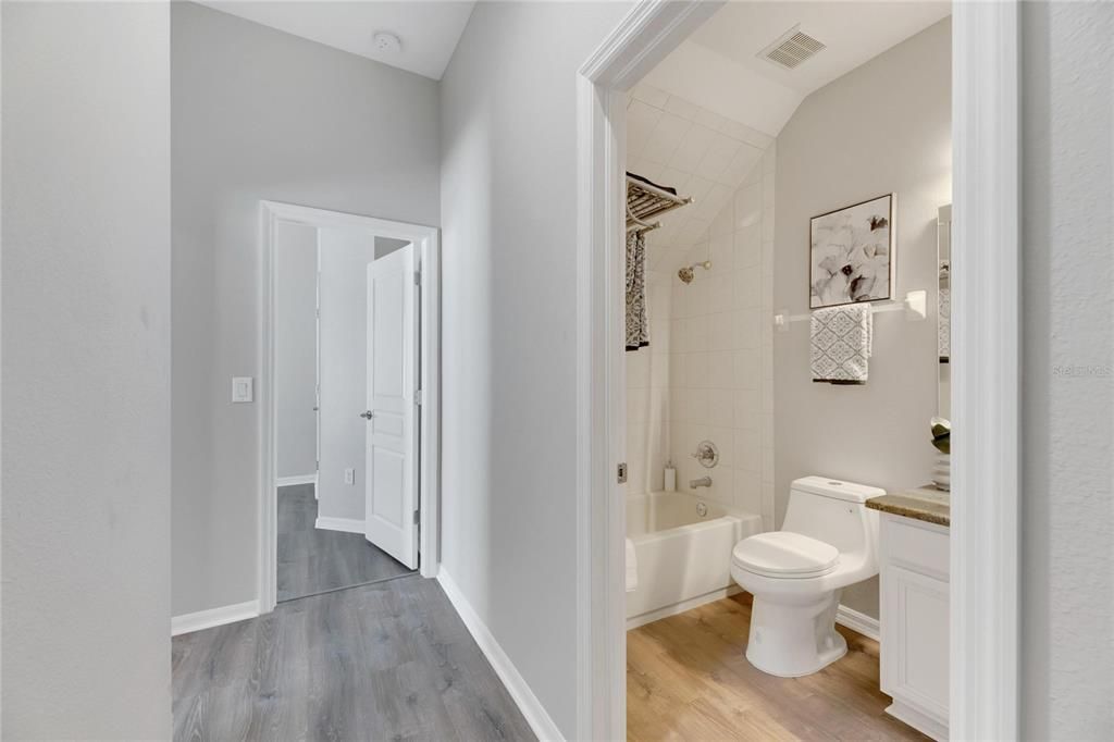 Activo con contrato: $899,000 (5 camas, 4 baños, 3304 Pies cuadrados)