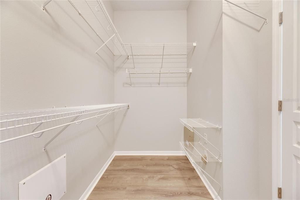 Activo con contrato: $899,000 (5 camas, 4 baños, 3304 Pies cuadrados)
