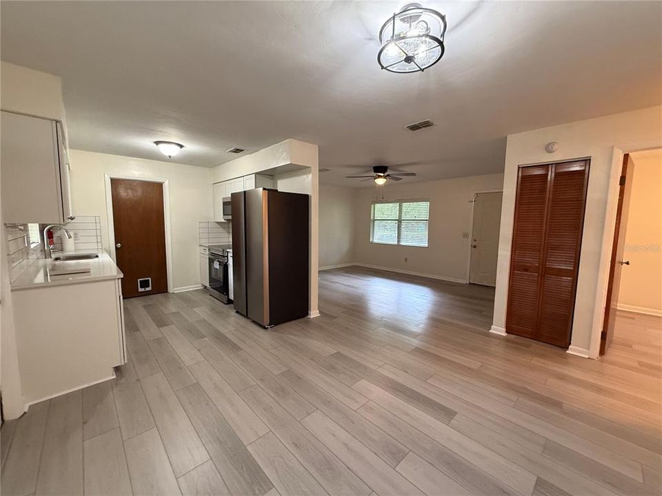 For Rent: $1,695 (3 beds, 2 baths, 1056 Square Feet)