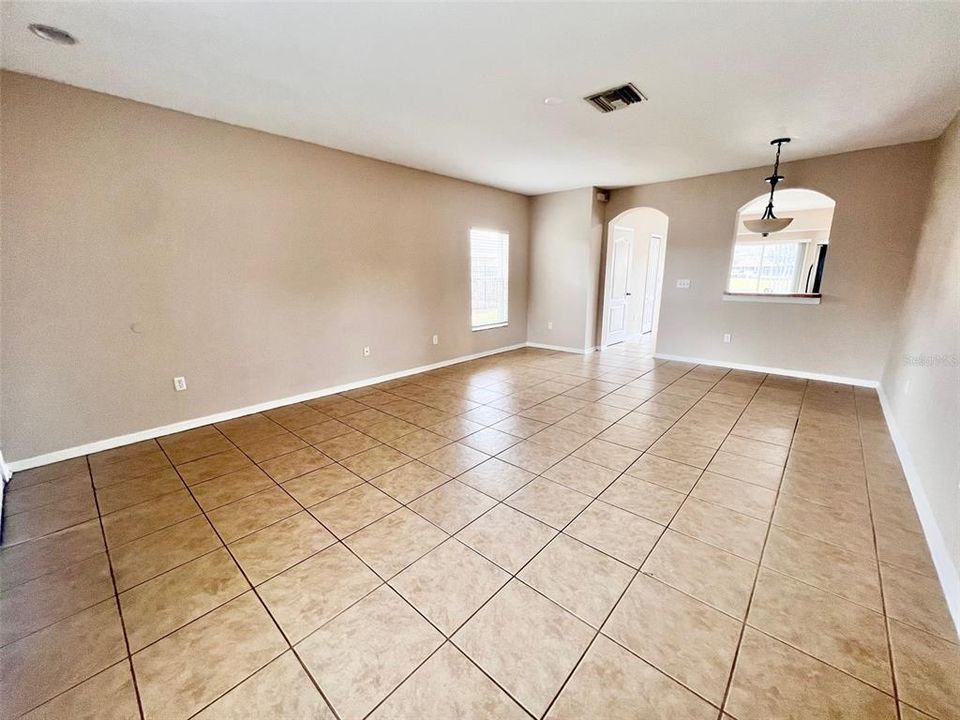 Active With Contract: $1,800 (2 beds, 2 baths, 1255 Square Feet)