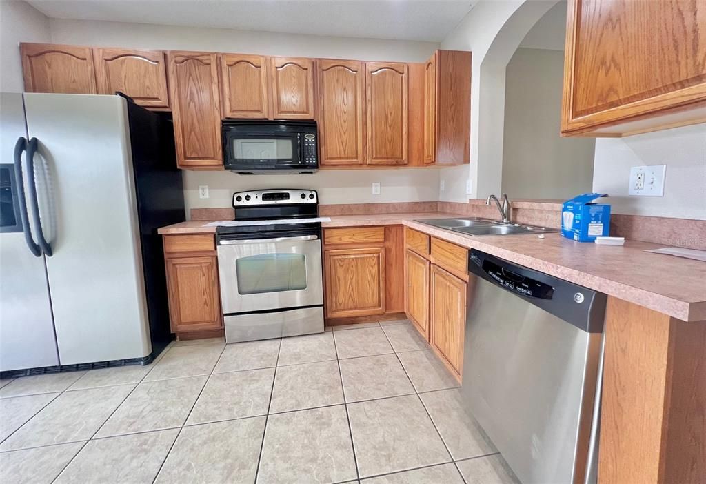 Active With Contract: $1,800 (2 beds, 2 baths, 1255 Square Feet)