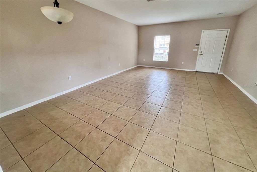 Active With Contract: $1,800 (2 beds, 2 baths, 1255 Square Feet)