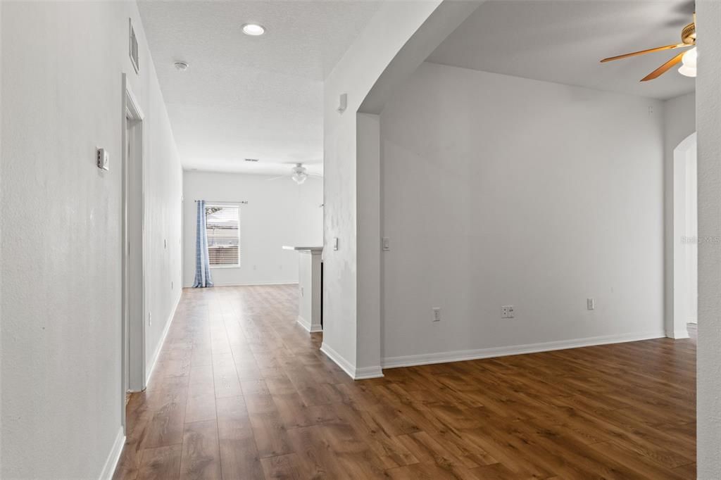 Activo con contrato: $290,000 (4 camas, 2 baños, 1861 Pies cuadrados)