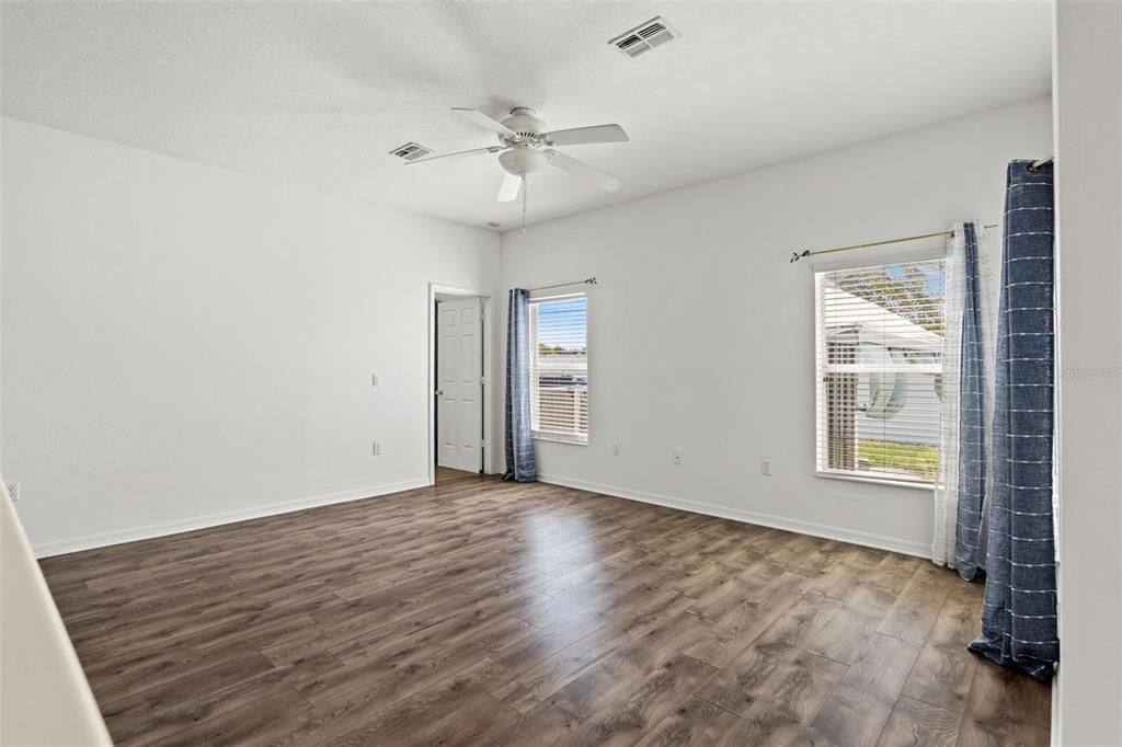 Activo con contrato: $290,000 (4 camas, 2 baños, 1861 Pies cuadrados)