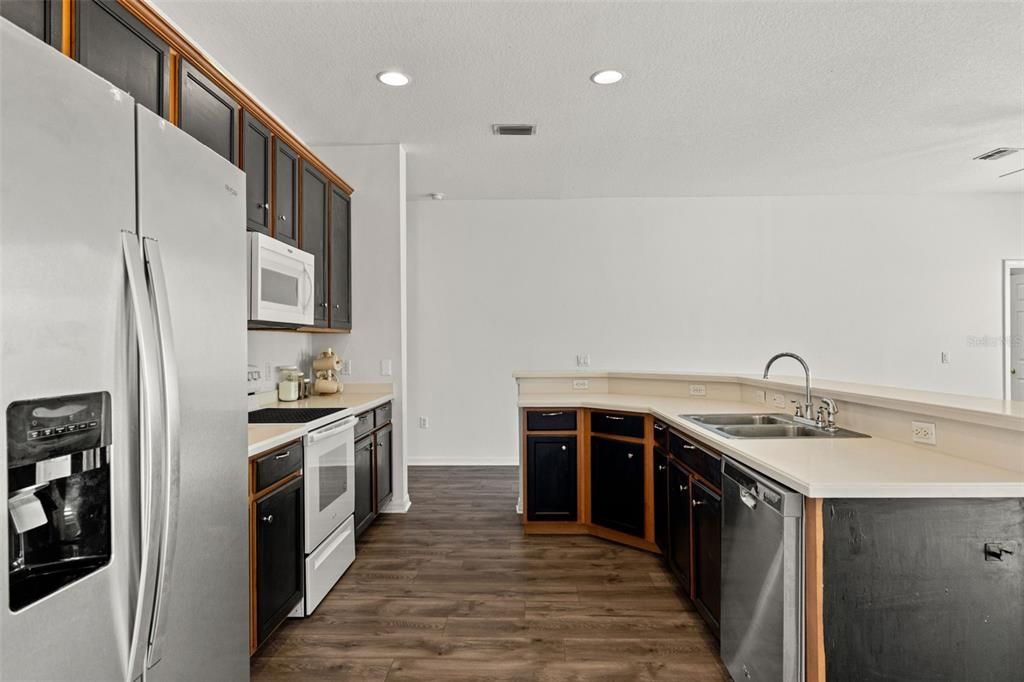 Activo con contrato: $290,000 (4 camas, 2 baños, 1861 Pies cuadrados)