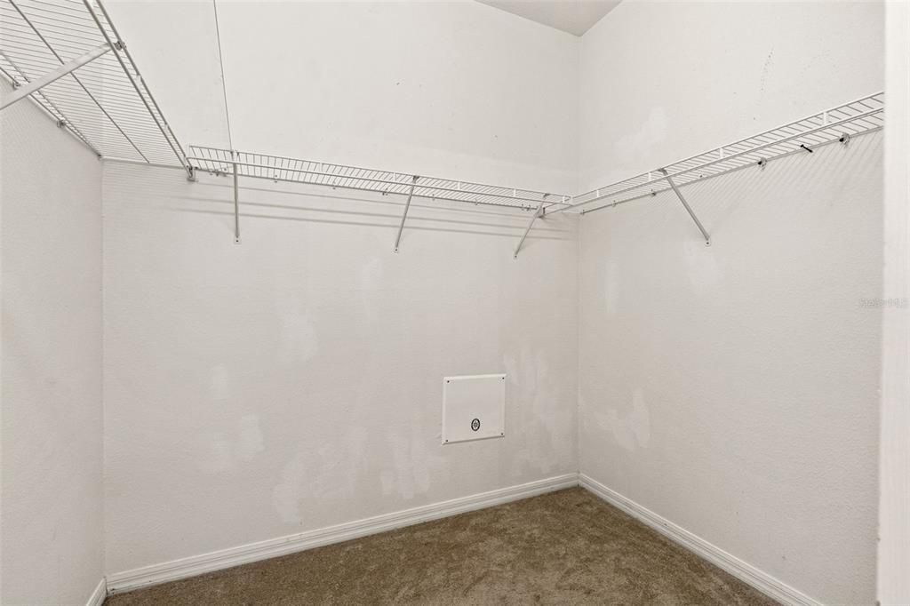 Activo con contrato: $290,000 (4 camas, 2 baños, 1861 Pies cuadrados)