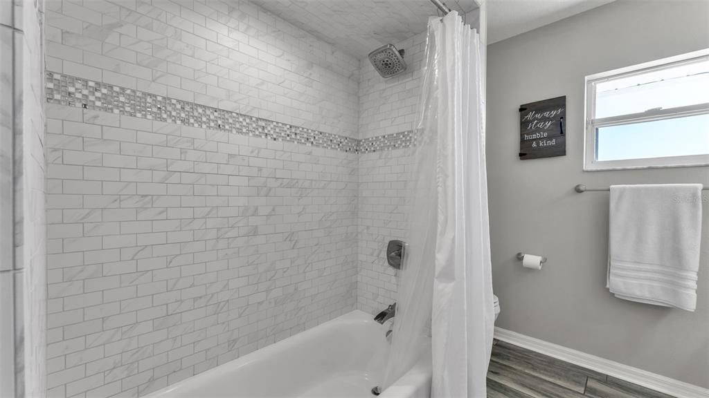 En Venta: $839,900 (4 camas, 3 baños, 4012 Pies cuadrados)