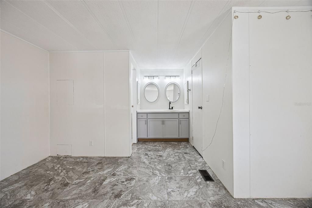 На продажу: $205,000 (2 спален, 2 ванн, 1144 Квадратных фут)