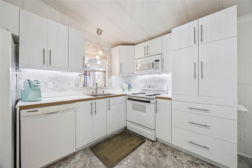 На продажу: $205,000 (2 спален, 2 ванн, 1144 Квадратных фут)