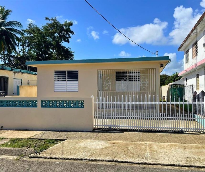 Recently Sold: $120,000 (3 beds, 1 baths, 2597 Square Feet)