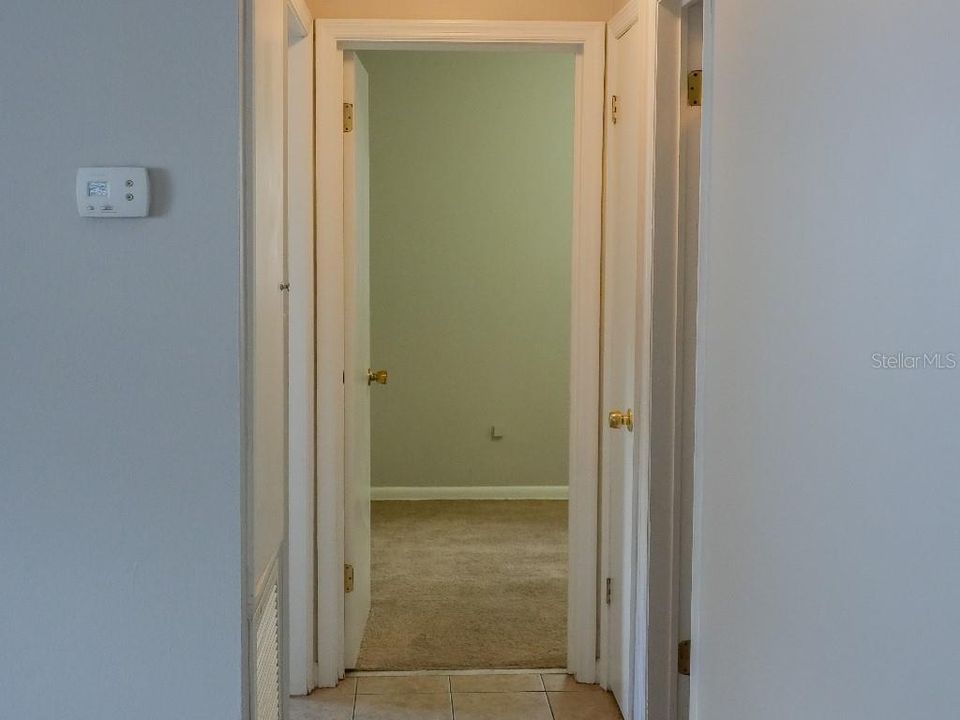 На продажу: $235,000 (2 спален, 1 ванн, 816 Квадратных фут)