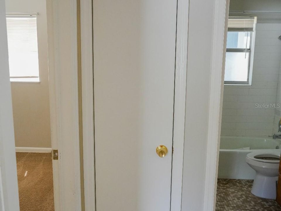 На продажу: $235,000 (2 спален, 1 ванн, 816 Квадратных фут)