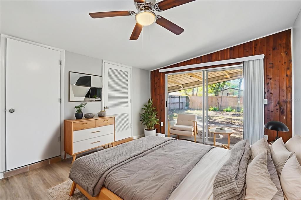 Active With Contract: $284,900 (3 beds, 2 baths, 968 Square Feet)