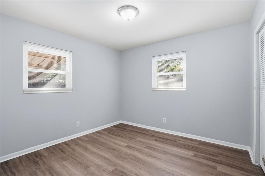 Active With Contract: $284,900 (3 beds, 2 baths, 968 Square Feet)