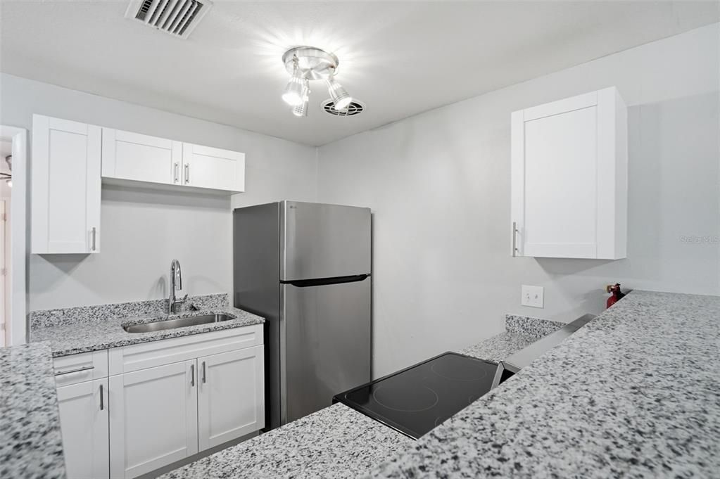 Active With Contract: $284,900 (3 beds, 2 baths, 968 Square Feet)
