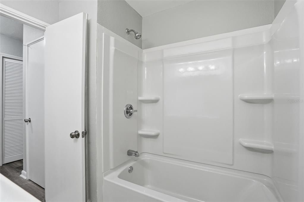 Active With Contract: $284,900 (3 beds, 2 baths, 968 Square Feet)