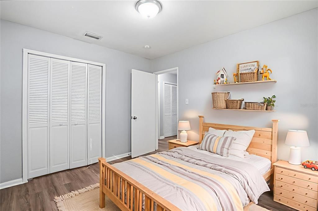 Active With Contract: $284,900 (3 beds, 2 baths, 968 Square Feet)