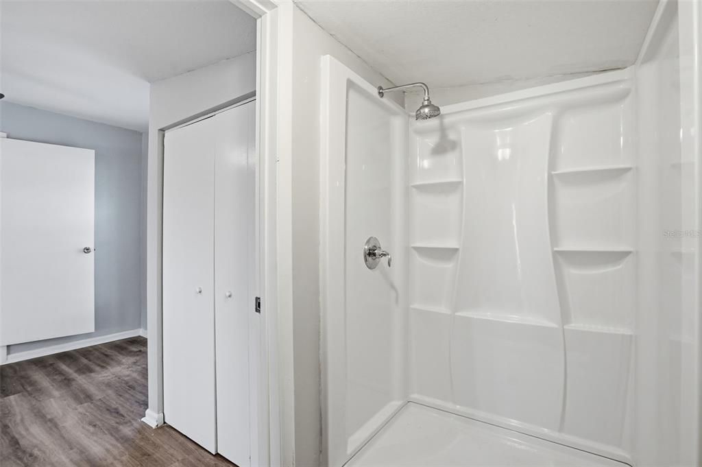 Active With Contract: $284,900 (3 beds, 2 baths, 968 Square Feet)