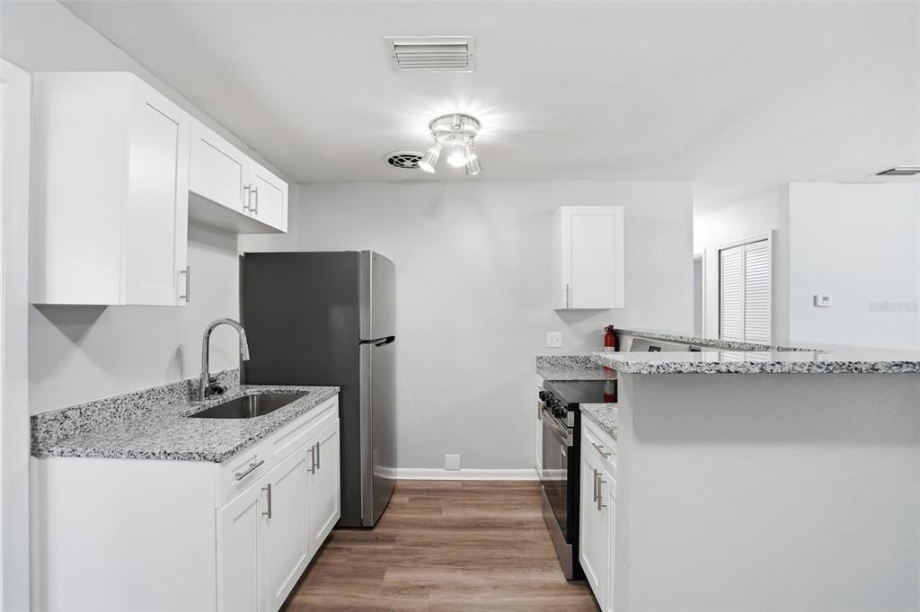 Active With Contract: $284,900 (3 beds, 2 baths, 968 Square Feet)