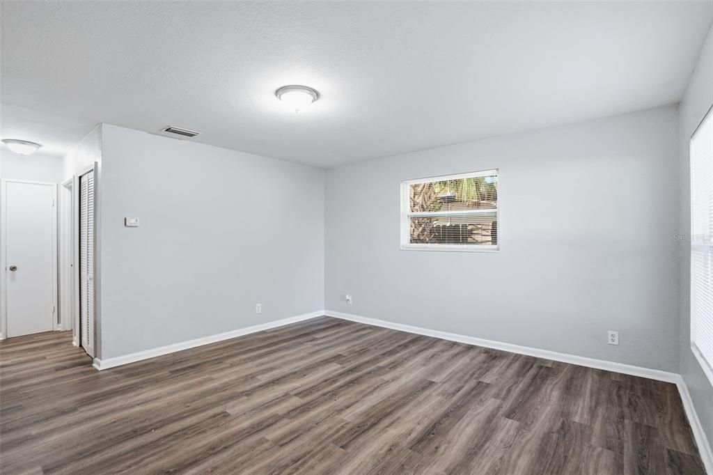 Active With Contract: $284,900 (3 beds, 2 baths, 968 Square Feet)