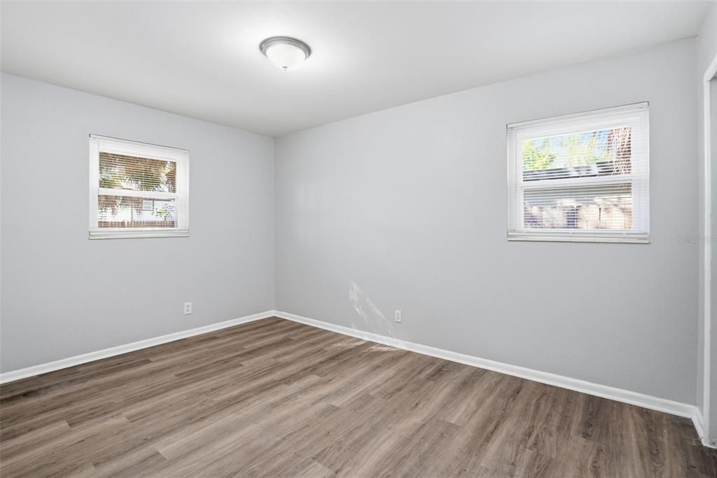 Active With Contract: $284,900 (3 beds, 2 baths, 968 Square Feet)