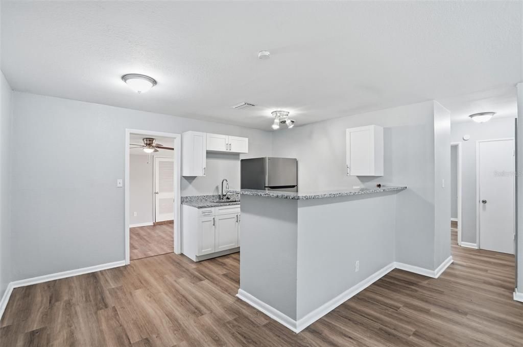 Active With Contract: $284,900 (3 beds, 2 baths, 968 Square Feet)