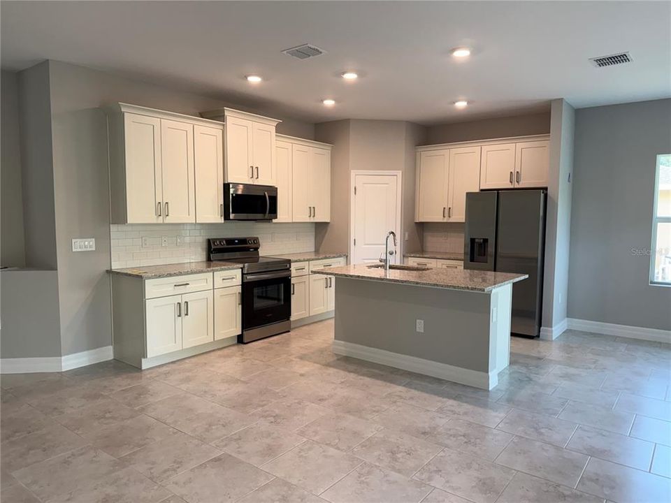 For Rent: $2,000 (3 beds, 2 baths, 1615 Square Feet)