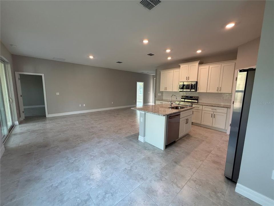For Rent: $2,000 (3 beds, 2 baths, 1615 Square Feet)