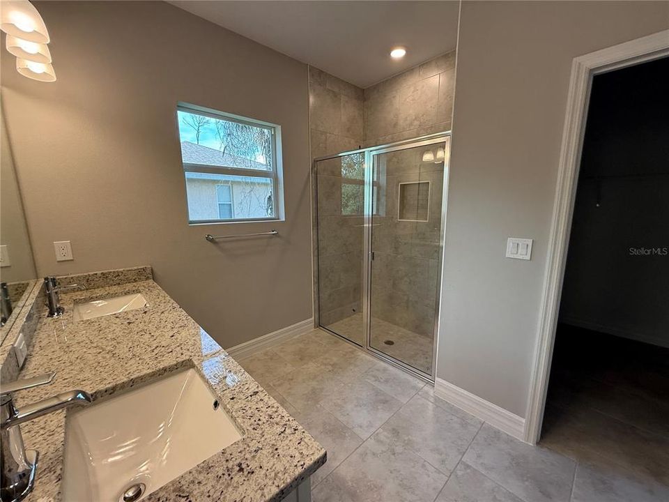 For Rent: $2,000 (3 beds, 2 baths, 1615 Square Feet)