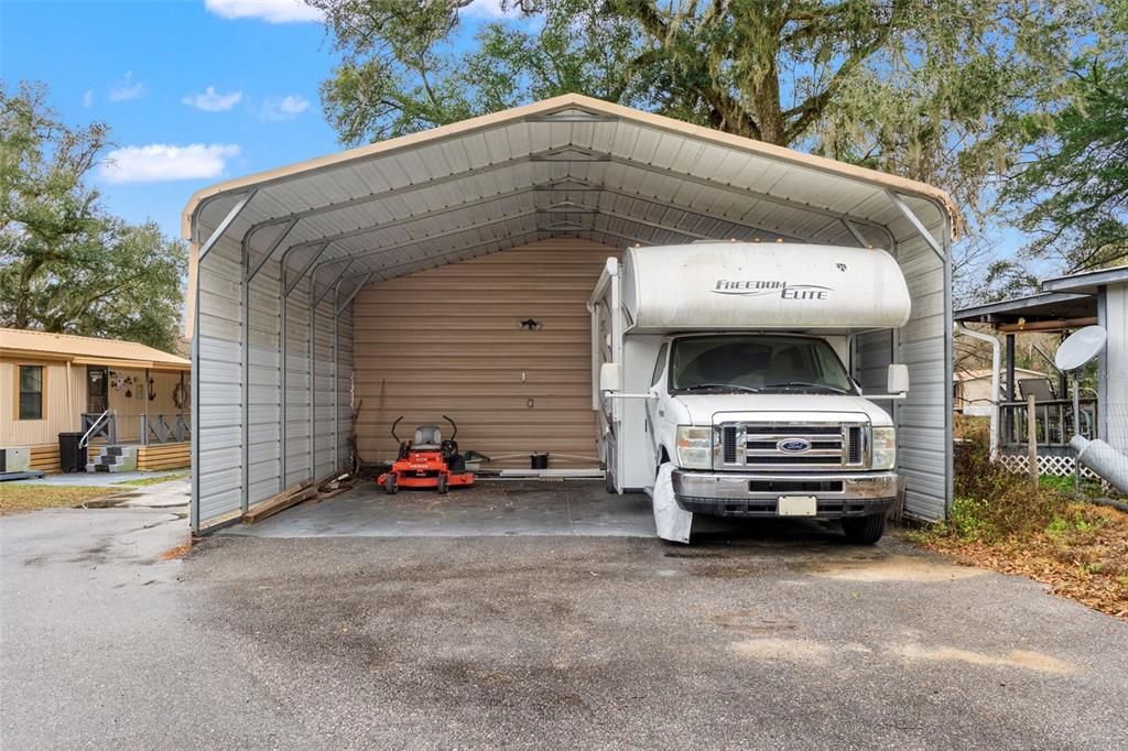 For Sale: $175,000 (2 beds, 2 baths, 840 Square Feet)