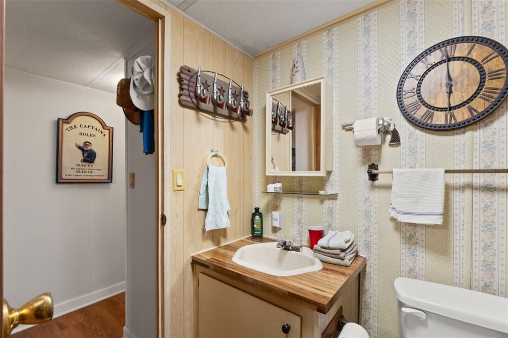 For Sale: $175,000 (2 beds, 2 baths, 840 Square Feet)