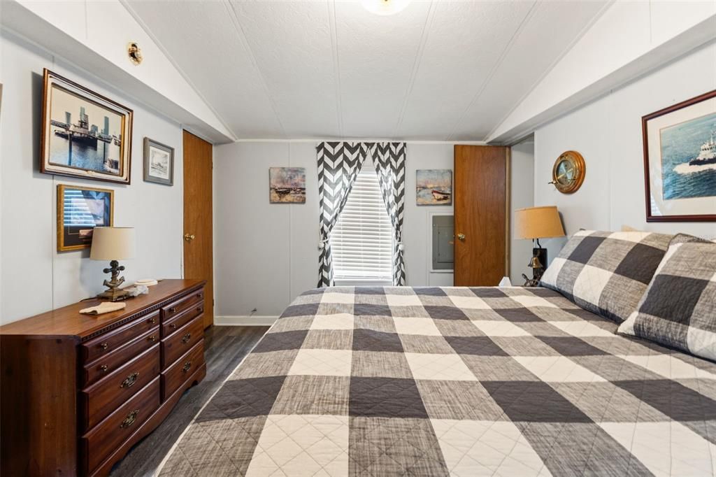 For Sale: $175,000 (2 beds, 2 baths, 840 Square Feet)