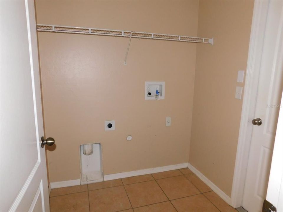 Activo con contrato: $205,000 (3 camas, 2 baños, 1272 Pies cuadrados)