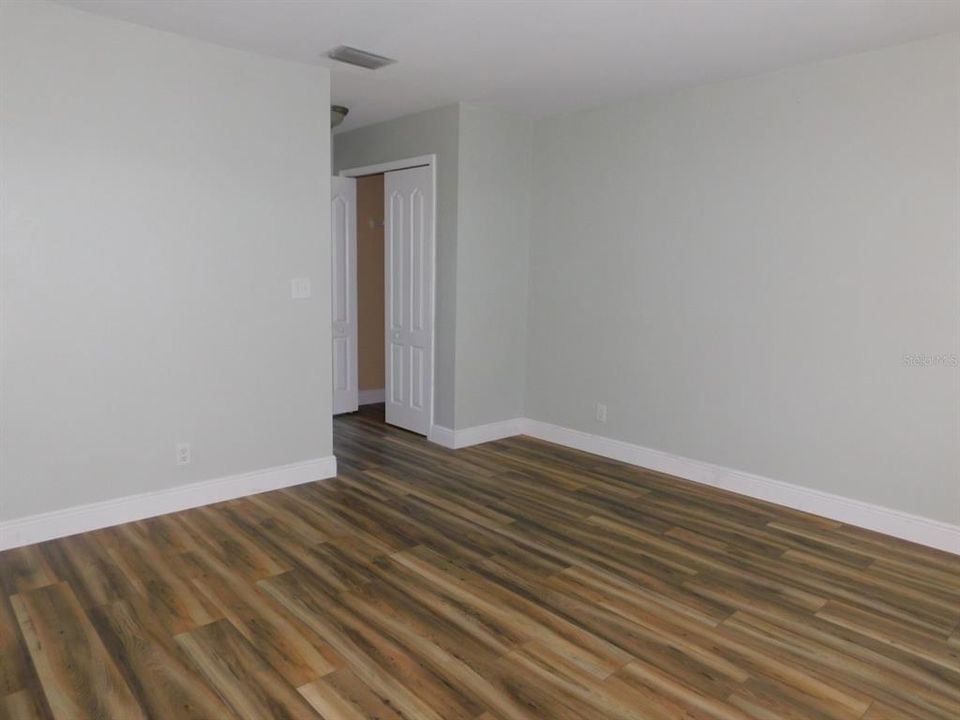 Activo con contrato: $205,000 (3 camas, 2 baños, 1272 Pies cuadrados)