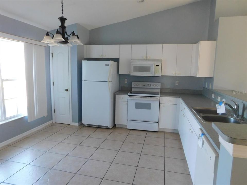 Activo con contrato: $205,000 (3 camas, 2 baños, 1272 Pies cuadrados)