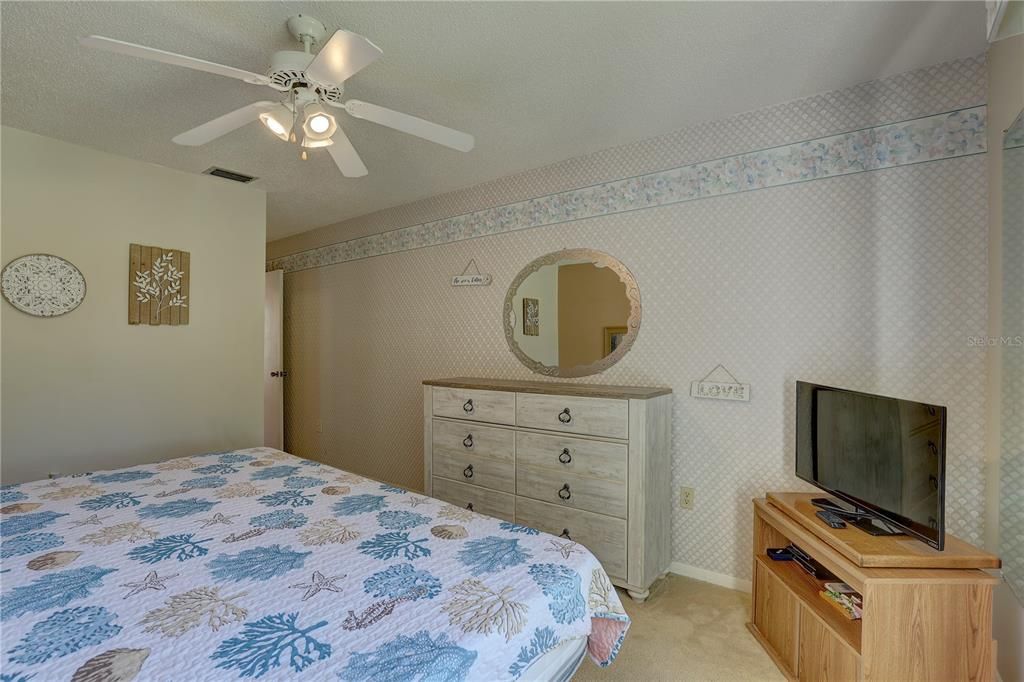 Activo con contrato: $149,000 (2 camas, 1 baños, 930 Pies cuadrados)