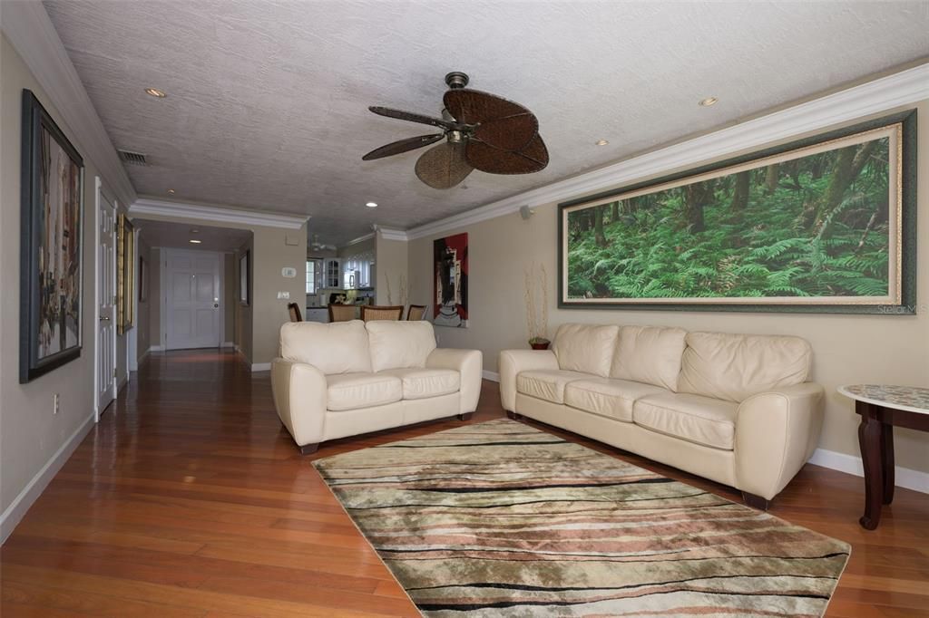 For Sale: $249,000 (2 beds, 2 baths, 1140 Square Feet)