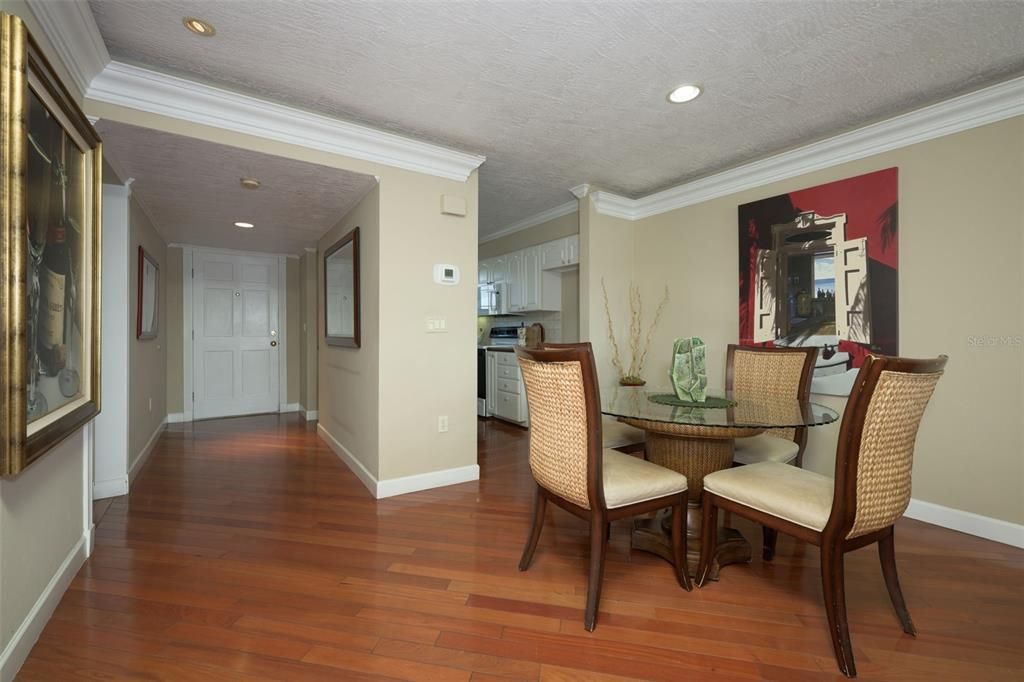 For Sale: $249,000 (2 beds, 2 baths, 1140 Square Feet)