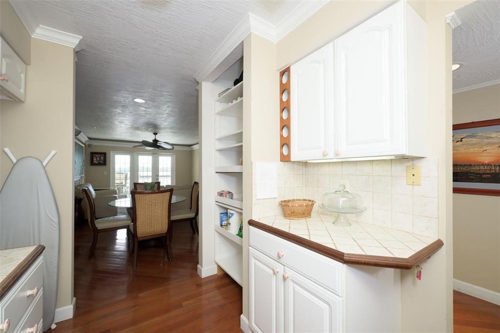 For Sale: $249,000 (2 beds, 2 baths, 1140 Square Feet)