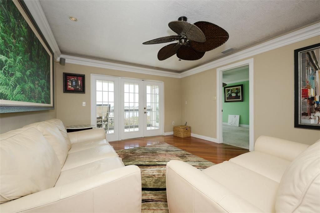 For Sale: $249,000 (2 beds, 2 baths, 1140 Square Feet)