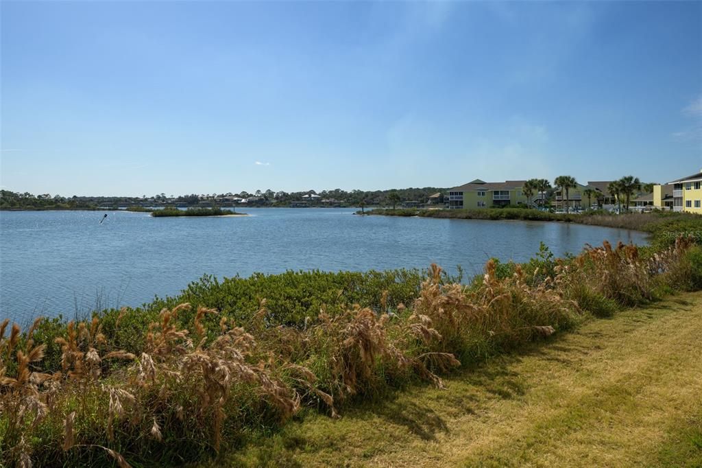 For Sale: $249,000 (2 beds, 2 baths, 1140 Square Feet)