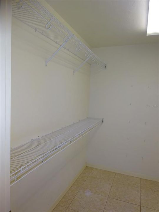 Activo con contrato: $2,250 (4 camas, 2 baños, 1889 Pies cuadrados)