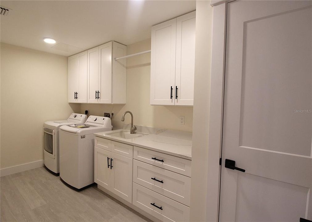 For Rent: $3,595 (3 beds, 2 baths, 1937 Square Feet)