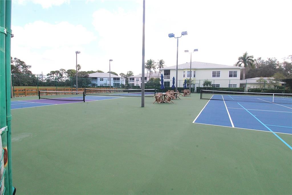 For Rent: $3,595 (3 beds, 2 baths, 1937 Square Feet)