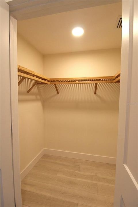 For Rent: $3,595 (3 beds, 2 baths, 1937 Square Feet)